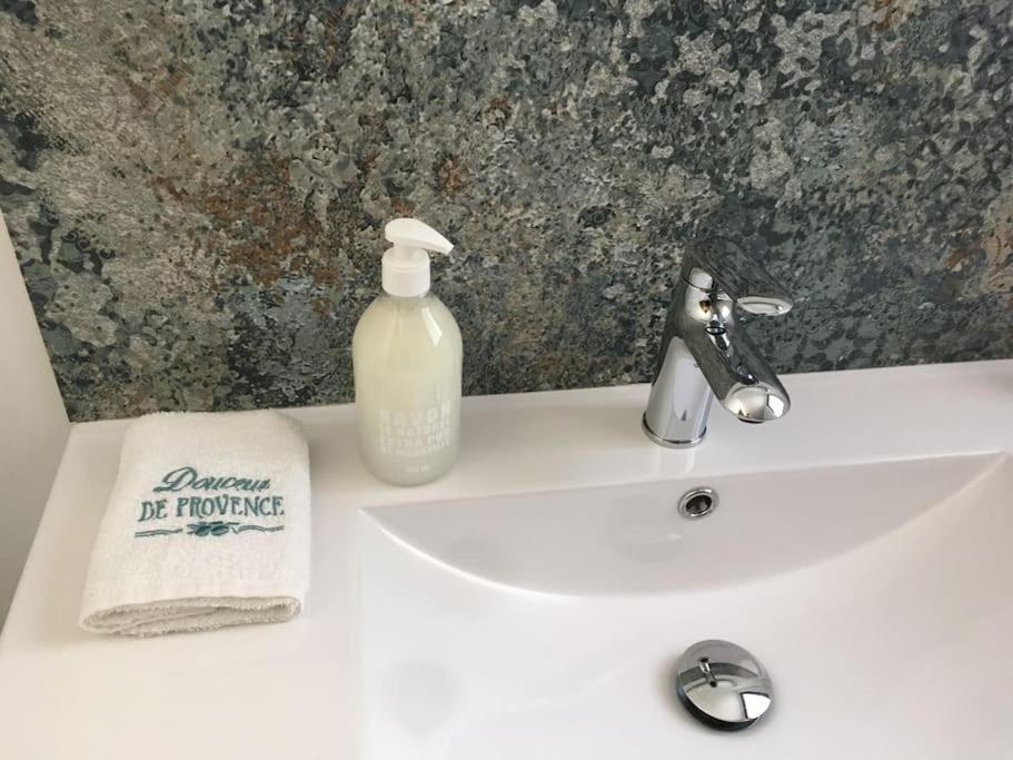 Chambre Avec Petit-Dejeuner En Provence Luberon La Tour-d'Aigues Bagian luar foto